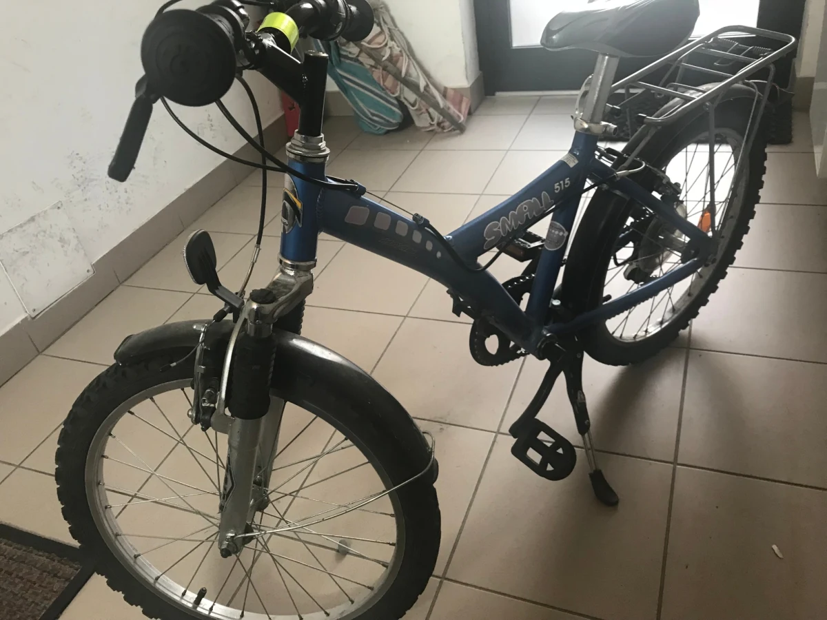 Dramatyczny wpadek w Lutomi na Dolnym Śląsku. Interweniowały straż pożarna i pogotowie. 8-letni chłopczyk podczas jazdy na rowerze wywrócił się tak niefortunnie, że rączka hamulca, zamontowana do kierownicy roweru, wbiła mu się w brzuch.