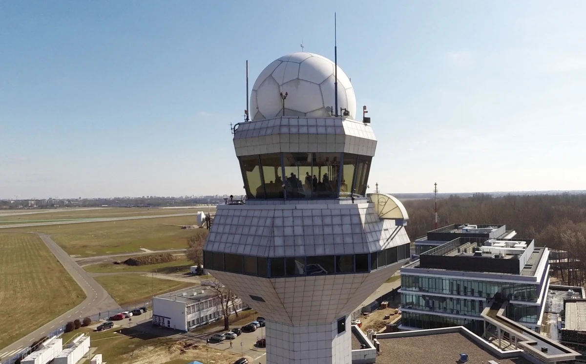 Rząd zamówi nowe analizy sprawdzające sensowność budowy Centralnego Portu Komunikacyjnego w Baranowie, przy jednoczesnym pozostawieniu lotniska Chopina na warszawskim Okęciu. ​W najbliższych dniach Mikołaj Wild, czyli rządowy pełnomocnik do spraw budowy CPK ogłosi rozpisanie przetargu na taką analizę - dowiedzieli się dziennikarze RMF FM.