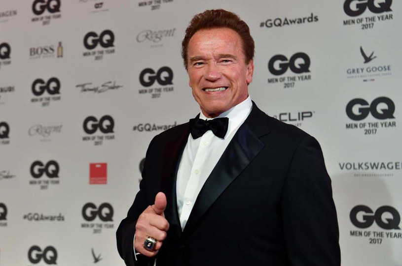 8 listopada bieżącego roku na polskich półkach księgarskich pojawi się najnowsza książka Arnolda Schwarzeneggera - poradnik "Przydaj się. Siedem zasad lepszego życia". Popularny aktor zdradza w nim m.in. sytuacje, do jakich doszło na planie filmu "Conan Barbarzyńca". Jego reżyser, John Milius, kazał gwiazdorowi zatopić zęby w... sępie.