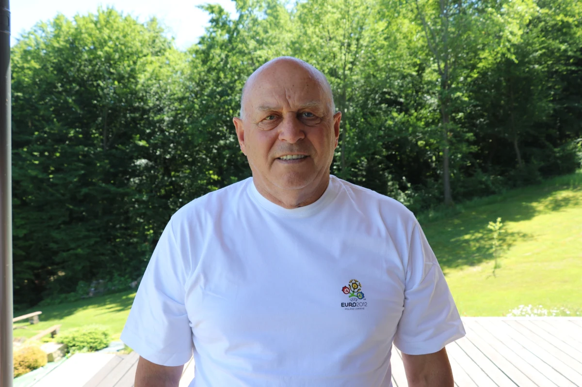 "Kamil Glik to taki nasz trzonowy ząb, kręgosłup, to nasz najlepszy obrońca. Do takich zaliczyłbym jeszcze Piszczka" - mówi w rozmowie z RMF FM Grzegorz Lato. "Żałuję chłopaka, bo mu się należało, żeby pojechał. Byłoby to spełnienie jego marzeń" – podkreśla. Były prezes PZPN mówił też o kontrowersyjnym - według niego - powołania dla Sławomira Peszki. "Jedziemy do Rosji z dużymi oczekiwaniami. Tam powinni jechać najlepsi. Nieważne czy ktoś brał udział w eliminacjach i tam się zasłużył" - komentuje. W rozmowie z Wojtkiem Marczykiem przypomina także historię Stanisława Terleckiego. 