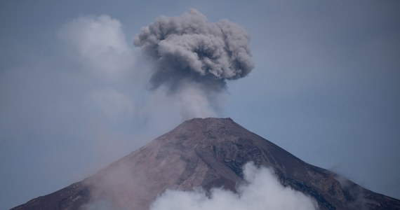 ​Wobec trudnych warunków panujących wokół odległego o 50 km od stolicy Gwatemali Wulkanu Ognia po jego erupcji, do której doszło w niedzielę, agencja do walki z klęskami żywiołowymi zawiesiła po 72 godzinach akcję ratowniczą. Zginęło dotąd 99 osób, a 197 uznano za zaginione.
