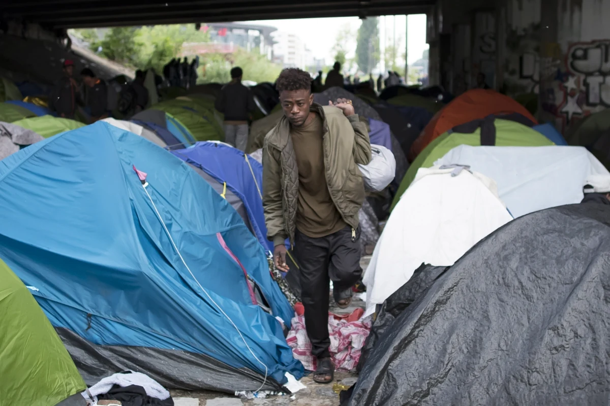 ​Kraje położone na prowadzącym przez Bałkany szlaku migracyjnym w czwartek ostrzegły przed nowym, masowym napływem migrantów i zapowiedziały zacieśnienie współpracy, by do tego nie dopuścić. W planach jest m.in. stworzenie banku danych biometrycznych migrantów. Przedstawiciele rządów, policji i sił bezpieczeństwa ośmiu państw - Austrii, Bośni i Hercegowiny, Chorwacji, Słowenii, Albanii, Grecji, Czarnogóry i Serbii - spotkali się na konferencji w Sarajewie, by omówić działania, jakie kraje te powinny podjąć w odpowiedzi na narastający ruch migrantów.