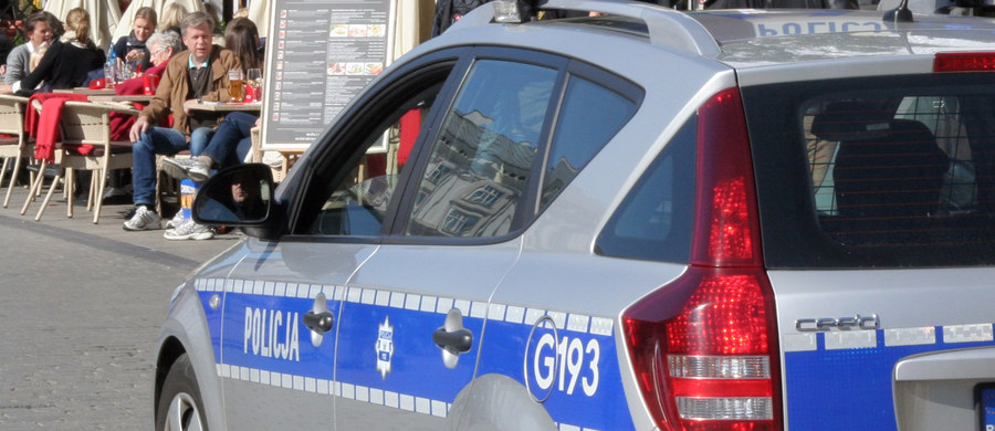 Do groźnie wyglądającego wypadku doszło na ulicy Sikorskiego w Zawierciu w woj. śląskim. Radiowóz potrącił 8-letniego chłopca. Dziecko zostało przetransportowane do szpitala – pisze "Dziennik Zachodni". 