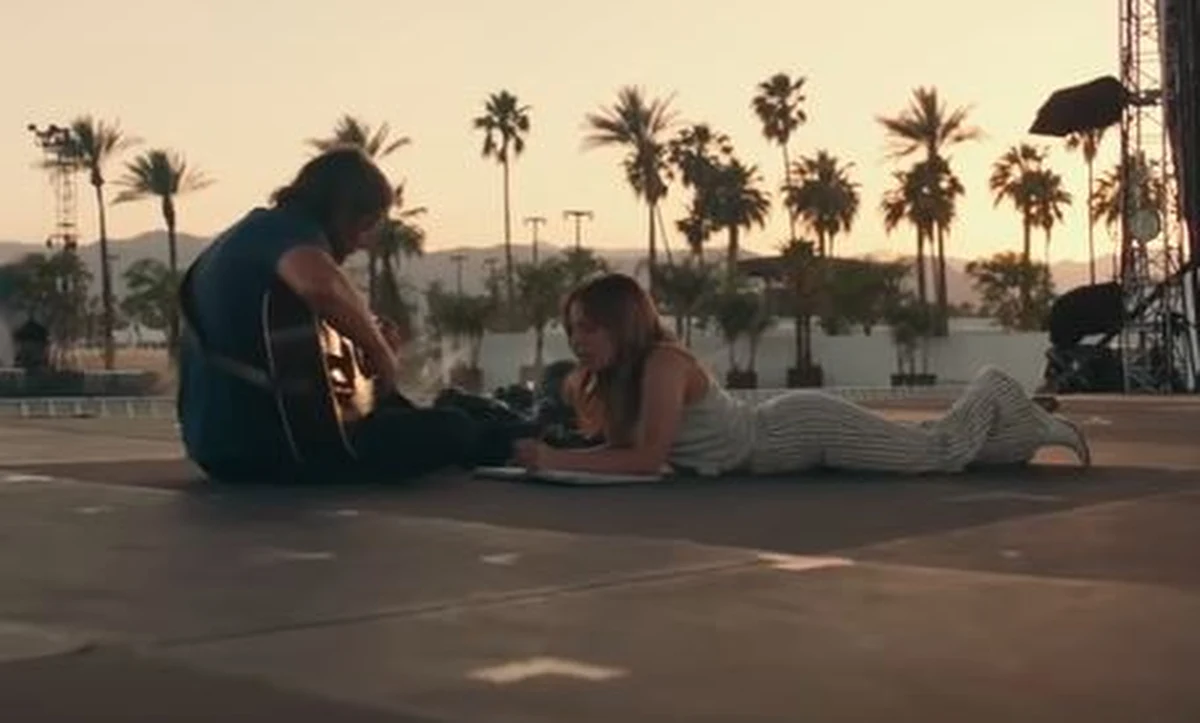 Lady Gaga i Bradley Cooper zaśpiewali i wystąpili w pierwszym zwiastunie zrealizowanego w USA remake'u słynnego dramatu muzycznego "Narodziny gwiazdy", który oryginalnie w 1937 roku wyreżyserował William A. Wellman. Film wejdzie na ekrany amerykańskich kin 5 października. Informację podała agencja Associated Press.