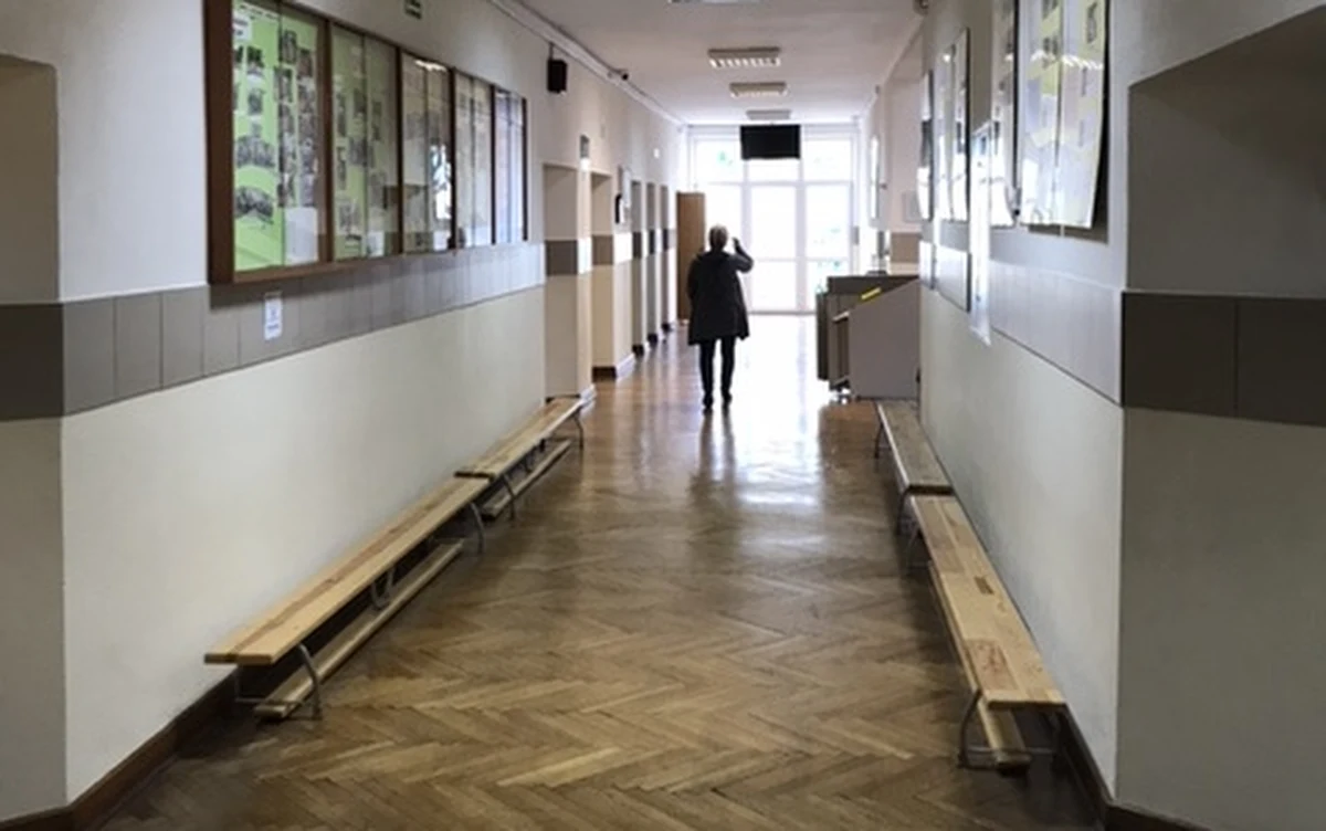 Ewakuacją prawie 200 uczniów i akcją służb ratunkowych zakończyła się lekcja w jednej z gorzowskich szkół. 15-letni gimnazjalista rozpylił w klasie gaz pieprzowy. Na szczęście nikomu nic poważnego się nie stało – poinformował Maciej Kimet z zespołu prasowego lubuskiej policji.