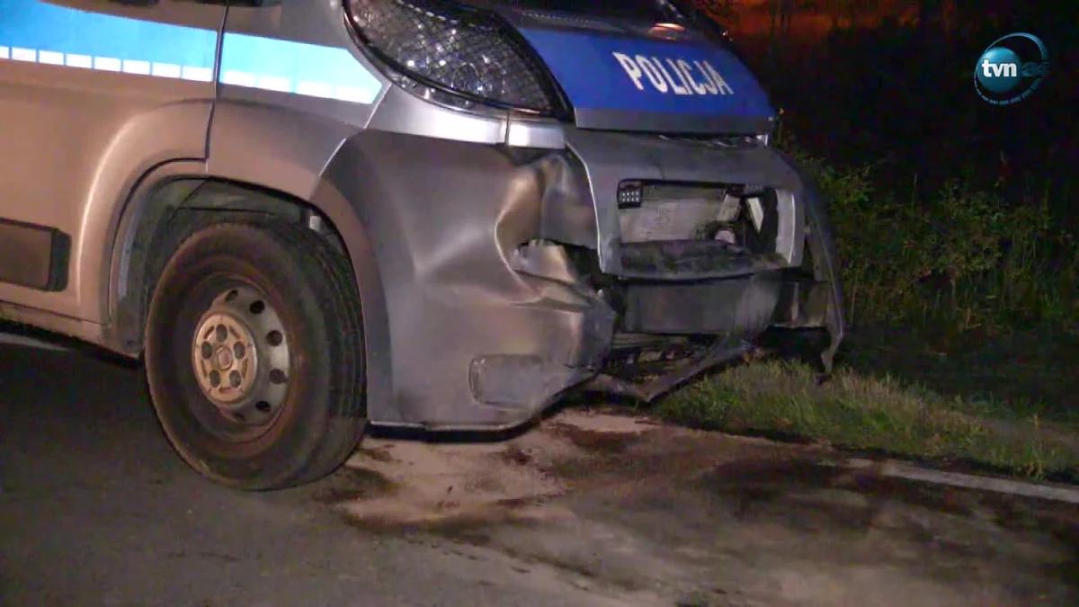 Nie było potrzeby dłuższej hospitalizacji czworga policjantów z Łomży; po badaniach opuścili szpital. W piątkowy wieczór doznali obrażeń podczas zatrzymania kierowcy, który uciekał przed kontrolą drogową i zderzył się z radiowozem.