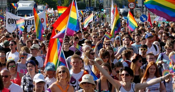 Ulicami Warszawy przeszła 18. Parada Równości. Według organizatorów uczestniczyło w niej ok. 45 tys. osób. Policja twierdzi jednak, że ta liczba jest kilkukrotnie przeszacowana.