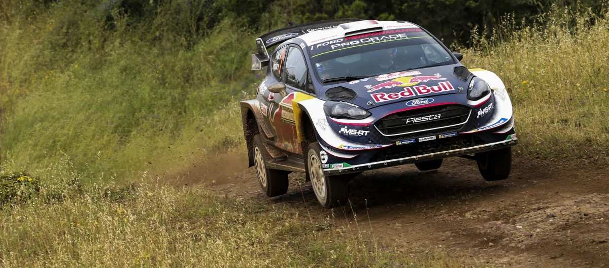 Obrońca tytułu Francuz Sebastien Ogier (Ford Fiesta WRC) jest po drugim etapie liderem Rajdu Sardynii, siódmej rundy mistrzostw świata. Polscy kierowcy - Łukasz Pieniążek (Skoda Fabia R5) i Kajetan Kajetanowicz (Ford Fiesta R5) plasują się na dalszych miejscach.