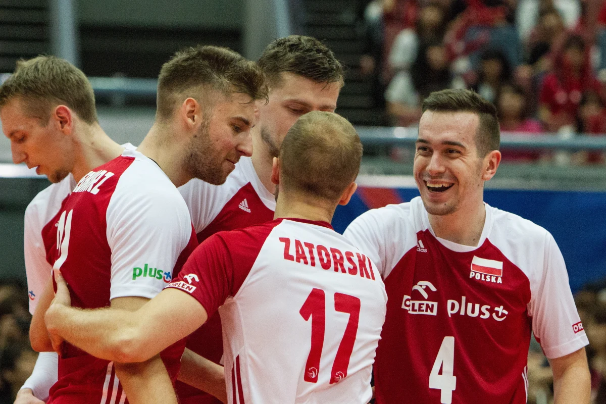 Polscy siatkarze pokonali Bułgarów 3:1 (25:21, 24:26, 25:18, 25:19) na koniec swojego występu w turnieju Ligi Narodów w Osace. Prowadzący w tabeli biało-czerwoni, którzy po dziewięciu kolejkach mają na koncie osiem zwycięstw, w Japonii wygrali wszystkie trzy mecze.