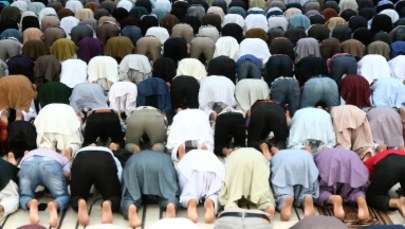 Erdogan o decyzji zamknięcia meczetów w Austrii: Popchnie świat do wojny religijnej