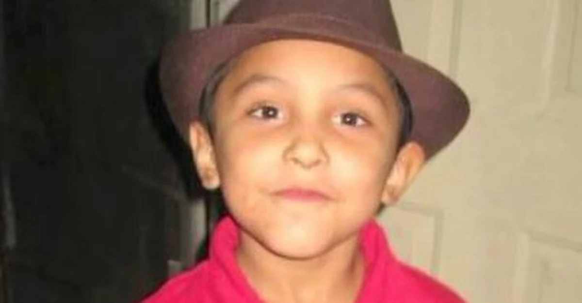 8-letni Gabriel Fernandez został zakatowany na śmierć przez swoją matkę i jej chłopaka. Znęcali się nad chłopcem, bo „przypuszczali, że jest homoseksualistą” – pisze „Daily Mail”. Oboje zostali skazani: matka na dożywotnie więzienie, jej partner na karę śmierci.