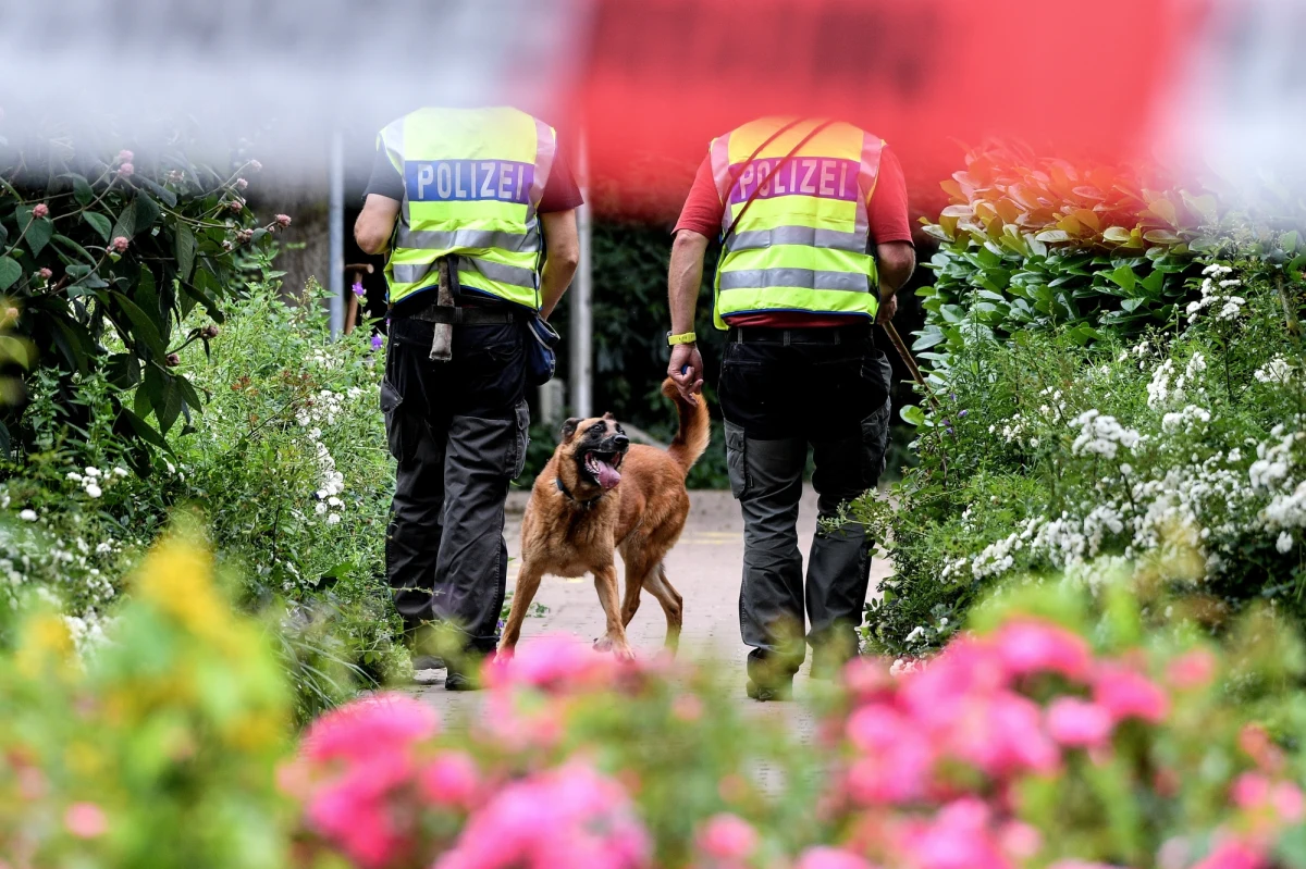 W szpitalu w niemieckim mieście Viersen zmarła 15-letnia dziewczyna, ugodzona nożem przez z początku nieznanego napastnika. Do ataku doszło w parku miejskim w biały dzień. Sprawca po południu sam zgłosił się na policję.  