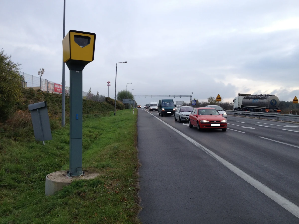 Co się dzieje, gdy na Wyspach Alandzkich najbogatszy mieszkaniec archipelagu przekroczy dozwoloną prędkość o 21 kilometrów na godzinę? Kierowca dostaje wyjątkowo wysoki mandat. 
