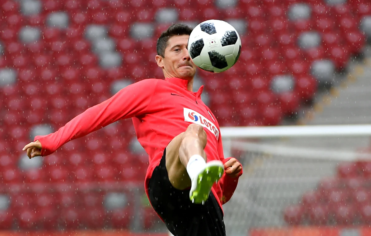 Podobnie jak przed Euro 2016, także przed mistrzostwami świata w Rosji Litwa będzie ostatnim rywalem polskich piłkarzy. We wtorek O godz. 18 obie drużyny zmierzą się w meczu towarzyskim na PGE Narodowym. W środę przed południem biało-czerwoni odlecą do Rosji.