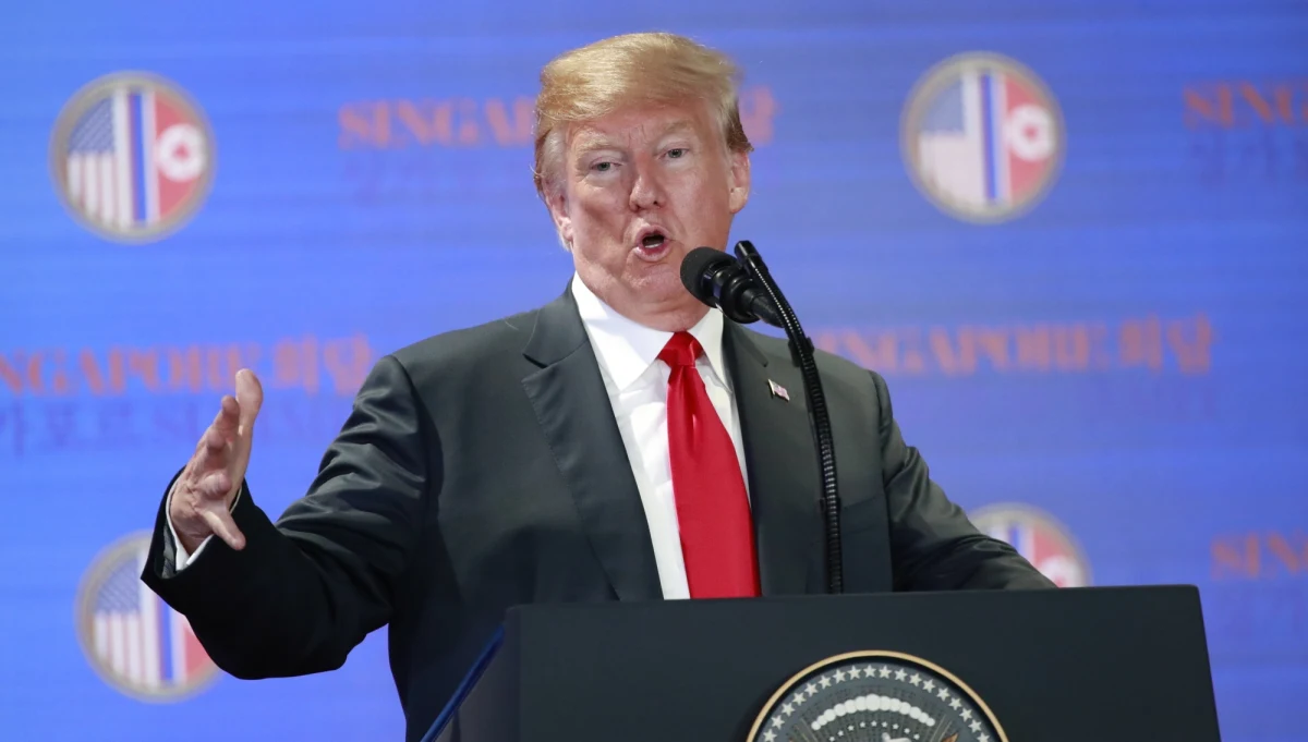 Prezydent USA Donald Trump pozytywnie ocenił wtorkowy szczyt z przywódcą Korei Płn. Kim Dzong Unem oraz podpisane przez nich wspólne oświadczenie. Denuklearyzacja wkrótce się rozpocznie - oświadczył amerykański przywódca na konferencji prasowej w Singapurze.