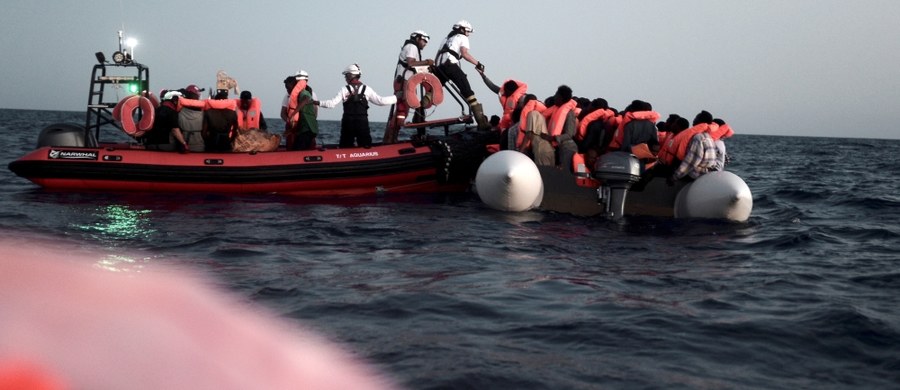 Włoskie statki zabiorą na pokład 500 migrantów z jednostki organizacji pozarządowej "Aquarius", która przez trzy dni czekała na decyzję, do jakiego portu ma wpłynąć. Migranci popłyną do Walencji, bo Hiszpania zgodziła się w poniedziałek ich przyjąć.