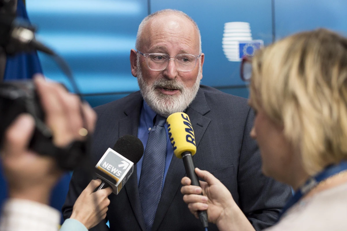 Wiceprzewodniczący Komisji Europejskiej Frans Timmermans przyjedzie do Polski w poniedziałek 18 czerwca, by rozmawiać o kwestii reformy wymiaru sprawiedliwości i o praworządności.