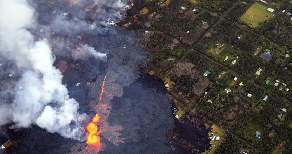 ​Na największej wyspie archipelagu Hawajów - Hawaii, znanej też jako Big Island, doszło we wtorek do kolejnej erupcji wulkanu Kilauea - podał Reuters. Od początku maja utrzymuje się wzmożona aktywność wulkanu.