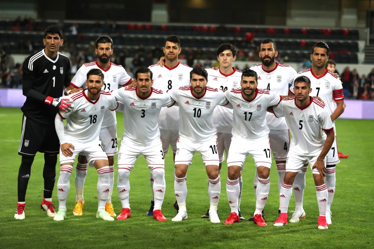 Powołując się na amerykańskie sankcje firma Nike odmówiła dostarczenia butów przygotowującym się do mistrzostw świata piłkarzom Iranu. Portugalski trener zespołu Carlos Queiroz oczekuje przeprosin i zwrócił się o pomoc do FIFA.