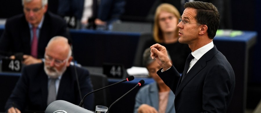 Holandia dała oficjalne i publiczne poparcie wiceszefowi KE Fransowi Timmermansowi w kwestii sporu o praworządność. "Tak, Frans możesz liczyć na Holandię" - mówił premier Mark Rutte pytany przez eurodeputowanych o stanowisko w kwestii procedury art. 7 wobec Polski. To oznacza, że Holandia staje na czele krajów, które w Radzie UE zajmują najtwardsze stanowisko wobec polskiego rządu. 