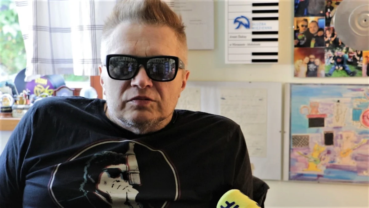 Oglądam mecze piłkarskie od 1972 roku. Miałem wtedy 9 lat. Mam 20-letni staż chodzenia na Legię. Jestem kibicem doświadczonym - przyznaje w rozmowie z RMF FM współzałożyciel i lider zespołu T.Love. Pytany o nasze mundialowe szanse, odpowiada: Jestem realistą, będę szczęśliwy jak wyjdziemy z grupy! 