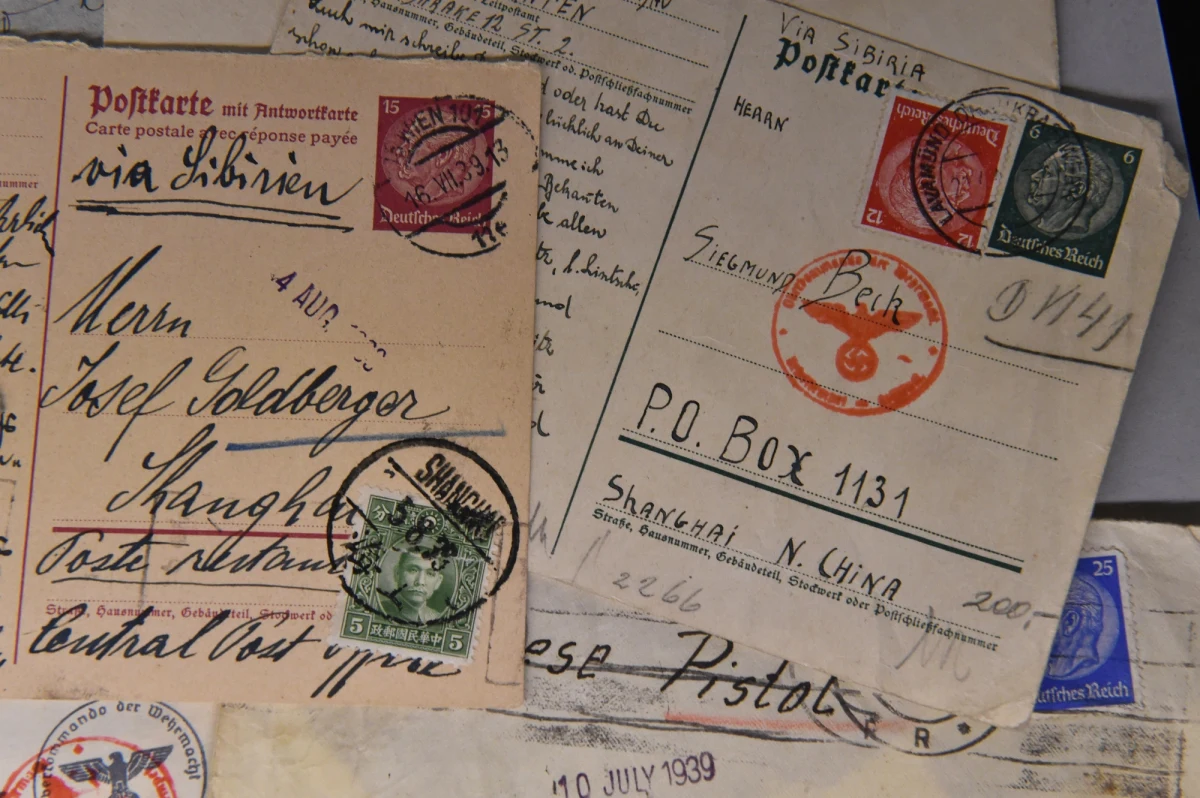 Ustawa, która w zamierzeniu miała doprowadzić do ograniczenia używania określeń "polskie obozy koncentracyjne" osiągnęła odwrotny skutek. Liczba osób poszukujących w sieci tego zwrotu wzrosła pięciokrotnie. Liczba szukających hasła "hitlerowskie obozy koncentracyjne" wzrosła tylko nieznacznie. To wyniki płynące z raportu Centrum Badań nad Uprzedzeniami.  
