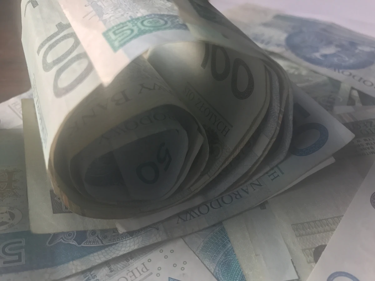 W Bydgoszczy zatrzymano mężczyznę, który – według prokuratury – był członkiem grupy przestępczej wyłudzającej VAT i piorącej brudne pieniądze. Gdańska prokuratura zarzuciła mu udział w wyłudzeniu 22 mln zł VAT i "wypraniu" ponad 67 mln zł. Mężczyzna został zatrzymany przez funkcjonariuszy bydgoskiego oddziału CBŚP na polecenie Prokuratury Regionalnej w Gdańsku.