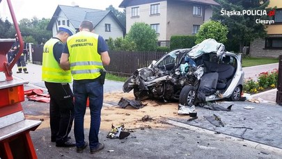 Tragiczny wypadek w Cieszynie. W zderzeniu trzech aut zginęła jedna osoba