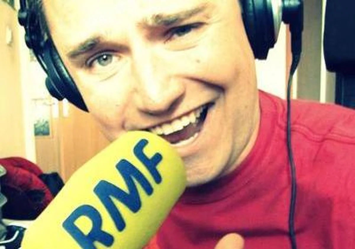 Tłumy kibiców, m.in. Urugwaju i Peru, spaceruje po ulicach Moskwy. Dziś w Rosji początek mistrzostw świata w piłce nożnej. Na miejscu są specjalni wysłannicy RMF FM. Zapraszamy na ich relacje nie tylko w Mistrzowskich Faktach Sportowych! 