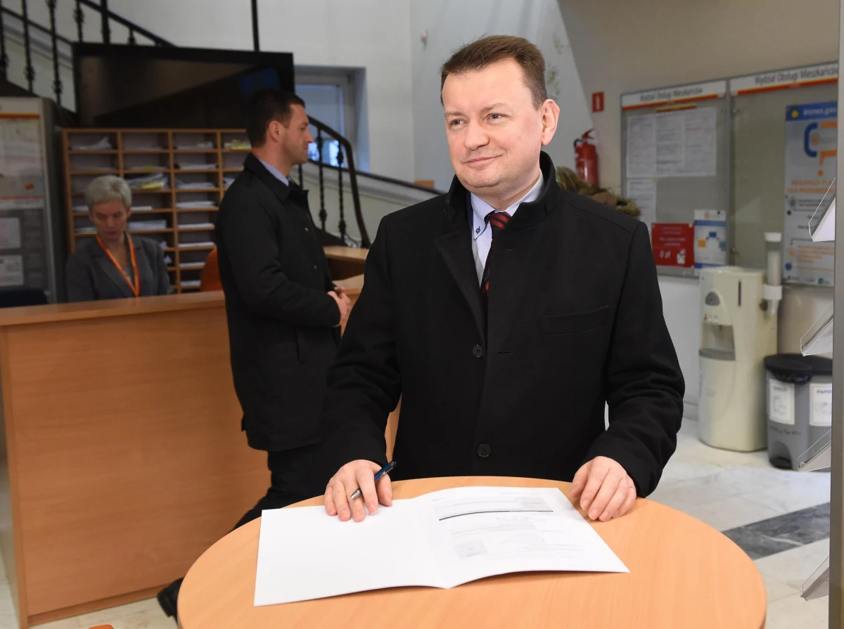 Konsorcjum POL PUS, które miało stworzyć pierwszy polski mikroprocesor do dowodów osobistych i paszportów zostało rozwiązane. Polska Wytwórnia Papierów Wartościowych poinformowała o podpisaniu porozumienia, które kończy współpracę między Wytwórnią, trzema państwowymi instytutami badawczymi i prywatną firmą WB Electronics zajmującą się technologiami wojskowymi.