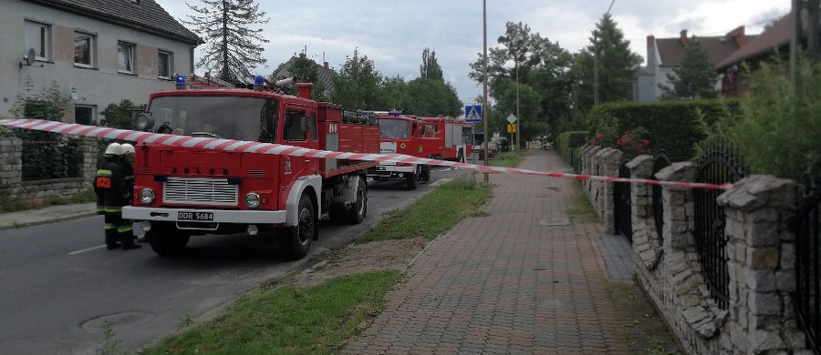 Jedenaście osób ewakuowano z czterech budynków w Strzelcach Opolskich. Przy ulicy Dworcowej doszło do rozszczelnienia gazociągu niskiego ciśnienia. Informację i zdjęcia z miejsca zdarzenia dostaliśmy na Gorącą Linię RMF FM. 