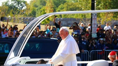 Papież: Nie traktować migrantów jako zagrożenia dla własnej wygody