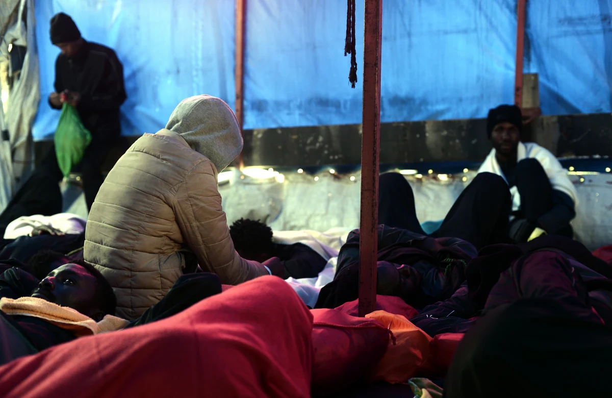 Premier Włoch Giuseppe Conte udaje się w piątek do Paryża na spotkanie z prezydentem Francji Emmanuelem Macronem - ogłosiła w czwartek jego kancelaria w Rzymie. Conte, który wcześniej postanowił odwołać wizytę, rozmawiał w nocy z Macronem przez telefon.
