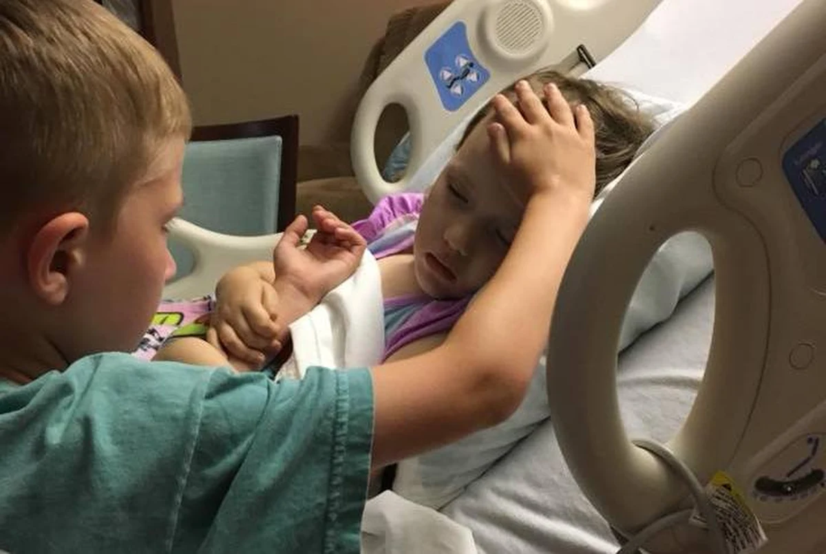 4-letnia Lilla Adalynn Joy Sooter z Rogers w Stanach Zjednoczonych zapadła na rzadką odmianę raka mózgu. Jej stan z dnia na dzień stawał się coraz gorszy. Dziewczynka zmarła 4 czerwca. Do końca przy jej łóżku czuwali ojciec Matt Sooter i 6-letni brat Jackson. "Nie tak powinno być" – napisał później Matt Sooter na Facebooku.