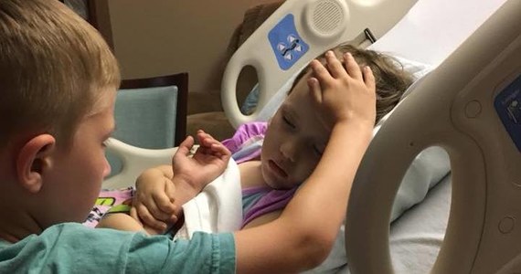 4-letnia Lilla Adalynn Joy Sooter z Rogers w Stanach Zjednoczonych zapadła na rzadką odmianę raka mózgu. Jej stan z dnia na dzień stawał się coraz gorszy. Dziewczynka zmarła 4 czerwca. Do końca przy jej łóżku czuwali ojciec Matt Sooter i 6-letni brat Jackson. "Nie tak powinno być" – napisał później Matt Sooter na Facebooku.