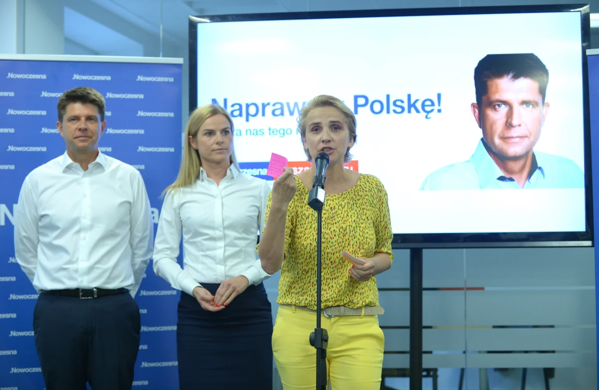 ​Ryszard Petru, który opuścił w maju Nowoczesną, złoży w piątek rano wniosek do marszałka Sejmu Marka Kuchcińskiego o powołanie koła poselskiego - dowiedziała się PAP. W skład nowego koła, oprócz Petru, wejdą dwie byłe posłanki Nowoczesnej: Joanna Scheuring-Wielgus oraz Joanna Schmidt.