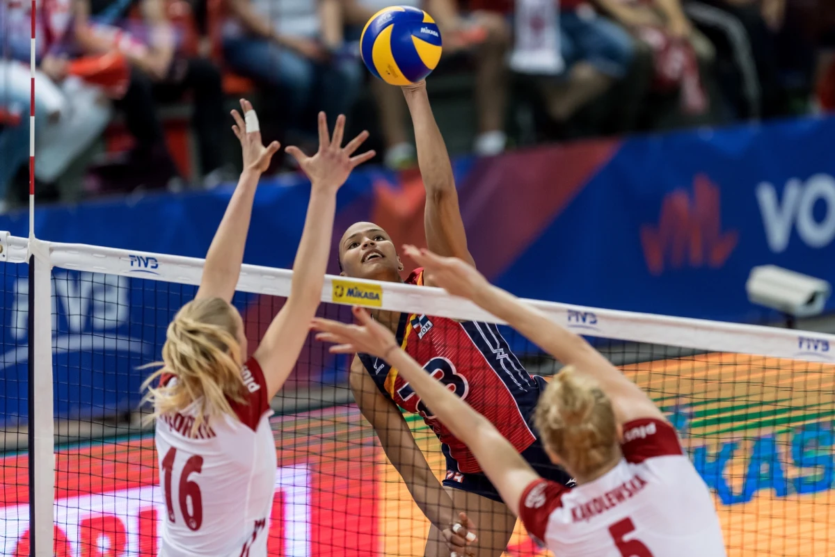 Polska w ostatnim meczu turnieju Ligi Narodów siatkarek rozgrywanego w Wałbrzychu przegrała z Dominikaną 1:3 (18:25, 25:16, 21:25, 20:25). Biało-czerwone zakończyły całe rozgrywki z ośmioma wygranymi i zajęły ósme miejsce w tabeli.