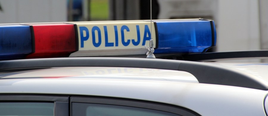 3 młode osoby zginęły, a 2 trafiły do szpitala po zderzeniu osobówki z ciężarówką w Nowej Rudzie na Dolnym Śląsku. Informację o tym zdarzeniu dostaliśmy na Gorącą Linię RMF FM.