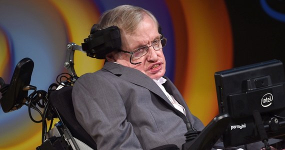 ​Sygnał radiowy ze słowami zmarłego brytyjskiego fizyka Stephena Hawkinga zostanie wysłany w kosmos - podało BBC, powołując się na słowa rodziny naukowca.