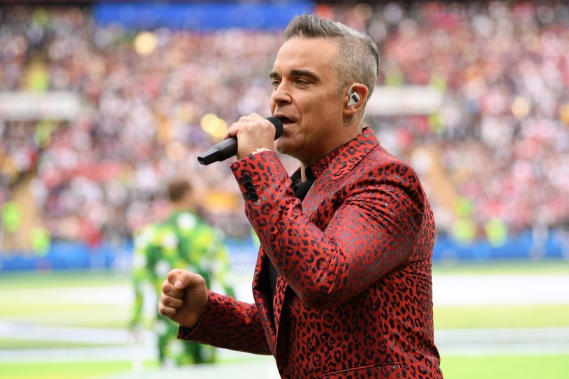Brytyjski wokalista swoim niespodziewanym gestem do kamery wywołał spore zamieszanie. Za środkowy palec swoich widzów przeprosił amerykański nadawca mistrzostw świata – stacja Fox. 