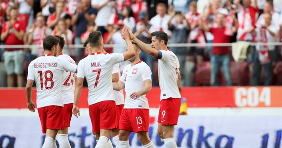 Nie jest zaskoczeniem, że Polacy na mundialu wystąpią w barwach narodowych. Teraz poznaliśmy konfigurację barw, w jakich na mistrzostwach zaprezentują się nasi piłkarze. Pierwszy mecz już we wtorek. Na stadionie Spartaka Moskwa Polacy zagrają z Senegalem.