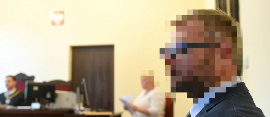 W bydgoskim sądzie rejonowym rozpoczął się proces byłego radnego miejskiego Rafała P., który miał znęcać się psychicznie i fizycznie nad żoną. Mężczyzna nie przyznaje się do winy. "Jestem niewinny" - powiedział przed rozpoczęciem rozprawy P., co potwierdził później na sali rozpraw.