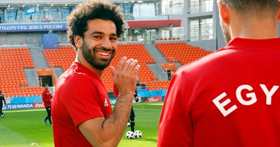 W podstawowej jedenastce na mecz z Urugwajem w drużynie Egiptu zabraknie Mohameda Salaha. Piłkarz broniący na co dzień barw Liverpoolu doznał urazu podczas meczu w finale Ligi Mistrzów z Realem Madryt. 