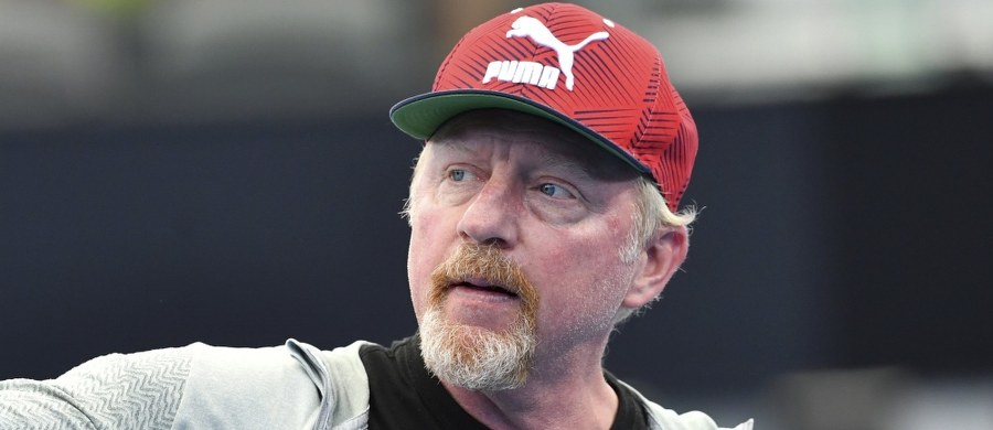 Wielokrotny mistrz Wimbledonu Boris Becker zasłania się immunitetem dyplomatycznym w brytyjskim sądzie. Legendarnego zawodnika ściga bank, któremu jest winien pieniądze. 