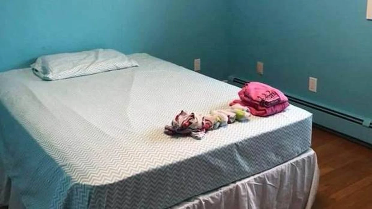 Pewna Kanadyjka w dość nietypowy sposób ukarała 9-letnią córkę za to, że ta nie słuchała nauczycieli w szkole i dokuczała swojej przyjaciółce. Amanda Mitchell wyniosła z jej pokoju wszystko oprócz łóżka i jednego zestawu ubrań, w którym 9-latka przez tydzień dzień w dzień miała chodzić do szkoły. Zdeterminowana matka napisała na Facebooku, jak bardzo zawstydziło ją zachowanie córki i umieściła zdjęcia pustego pokoju. Jednak nie wszystkim internatom spodobał się jej sposób na zdyscyplinowanie dziecka. 