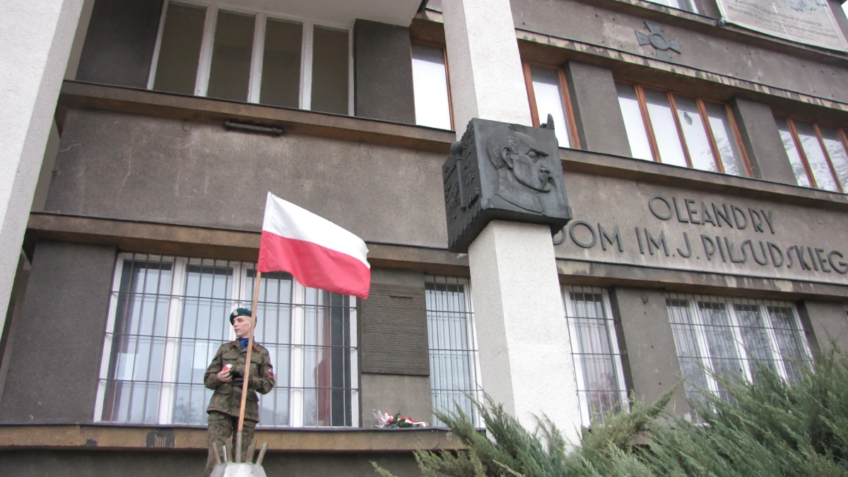 Walkę władz Krakowa o odzyskanie stanowiącej - na mocy licznych wyroków sądowych - jego własności, jaką jest Dom im. Józefa Piłsudskiego przy alei 3 Maja 7 opisywałem tutaj wielokrotnie. Ta sprawa ma tragikomiczny charakter, a jej końca nie widać.