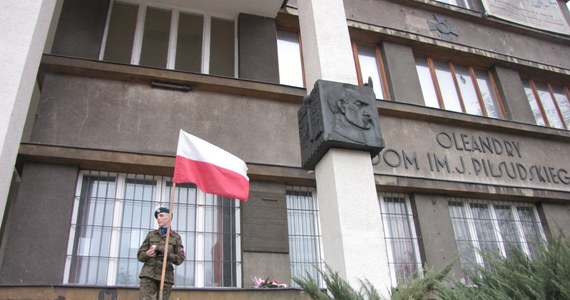 Walkę władz Krakowa o odzyskanie stanowiącej - na mocy licznych wyroków sądowych - jego własności, jaką jest Dom im. Józefa Piłsudskiego przy alei 3 Maja 7 opisywałem tutaj wielokrotnie. Ta sprawa ma tragikomiczny charakter, a jej końca nie widać.