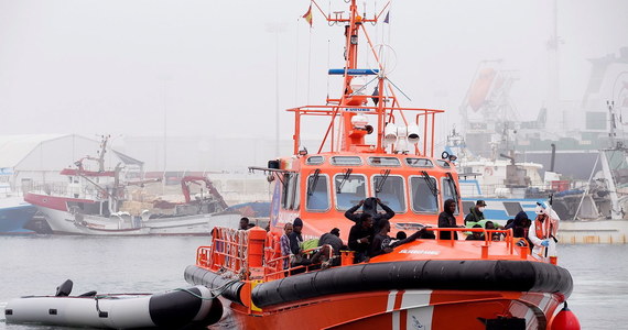 ​Hiszpańskie służby ratownicze poinformowały, że u wybrzeży południowej Hiszpanii, w pobliżu Cieśniny Gibraltarskiej i na Morzu Alborańskim między Hiszpanią i Marokiemi uratowały ok. 700 migrantów i wyłowiły z wody cztery ciała.