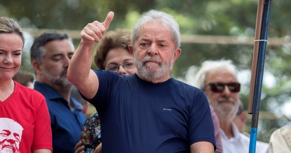 ​Były prezydent Brazylii Luiz Inacio Lula da Silva odbywa karę 12 lat więzienia za korupcję, jednak to nie powstrzymało brazylijskiej stacji telewizyjnej przed zatrudnieniem go jako komentatora mistrzostw świata w piłce nożnej - podają brazylijskie media.