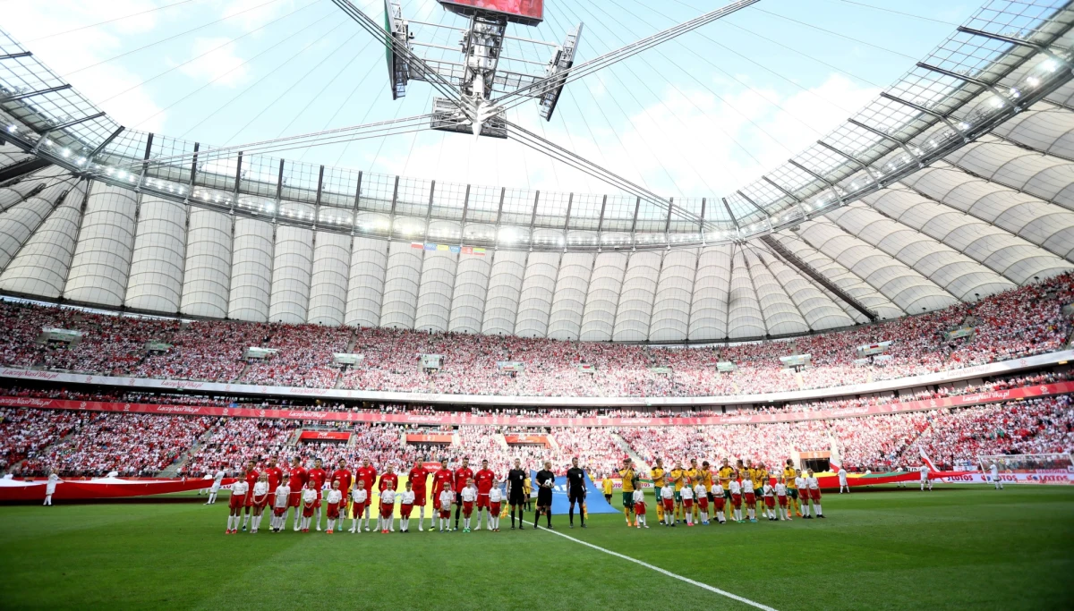 ​Tajemnicza kradzież VIP-owskich biletów na mecz Polska-Litwa na Stadionie Narodowym. Policjanci szukają złodzieja, który przed towarzyskim spotkaniem ukradł 40 wejściówek.